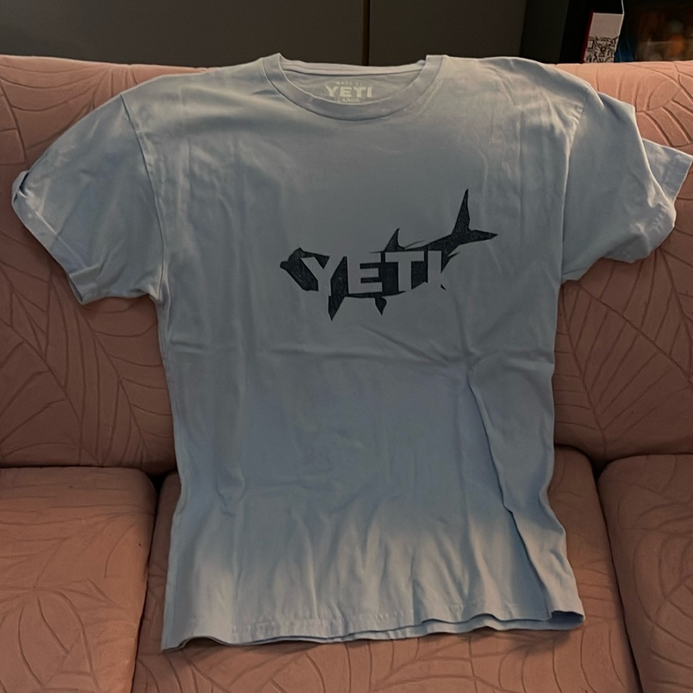 Large Yeti graphic tshirt, cotton, baby blue